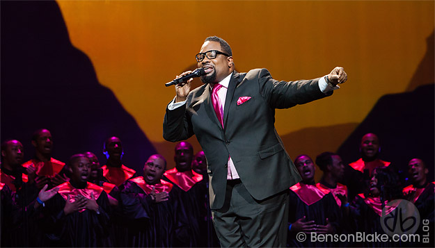 Hezekiah Walker performing