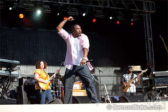 Canton Jones performing