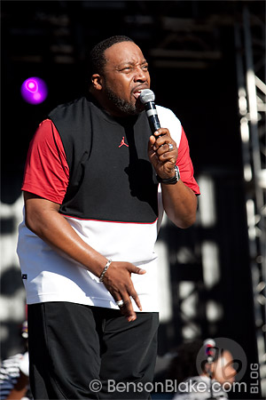 Pastor Marvin Sapp performing