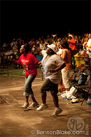 JoyFest2011 audience dancing during Kirk Franklin's performance