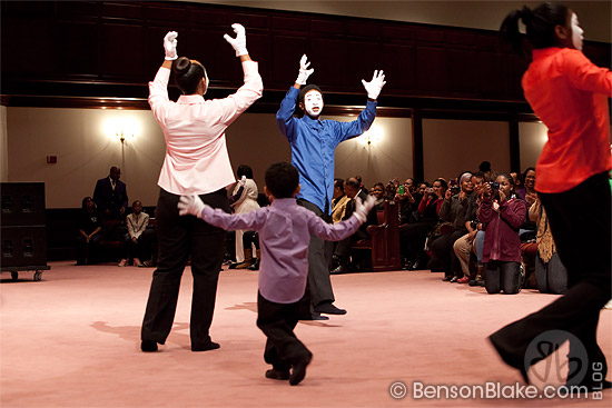Mime Ministry of Mount Olive Baptist Church, Woodbridge, VA - Performing Kirk Franlkin's song "Smile"