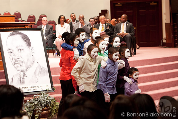 Mime Ministry of Mount Olive Baptist Church, Woodbridge, VA - Performing Kirk Franlkin's song "Smile"