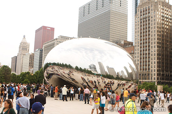 Cloud Gate sculpture aka 'The Bean' in downtown Chicago Cloud Gate sculpture aka 'The Bean' in downtown Chicago